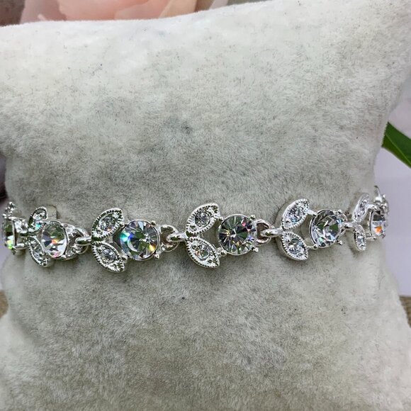 Napier Elegant Crystal Floral Leaf Silver Tone Bracelet - Picture 1 of 8